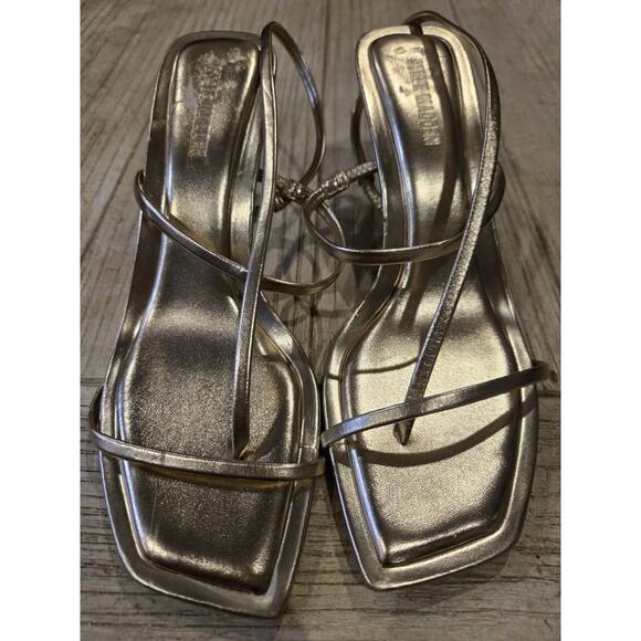 Steve Madden Women's Gold Strappy Kitten Heeled Sandals Size 6.5M - Picture 1 of 7